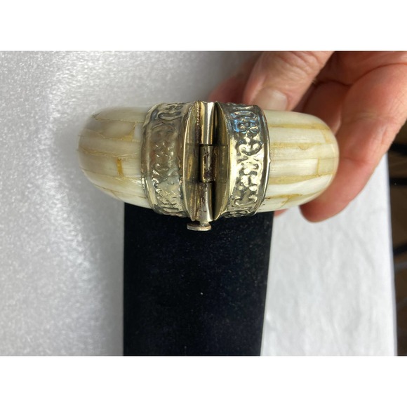 Vintage Bone Ornate Bracelet Red Agate Cabochon Silver Tone Bohemian Pin Closure - Picture 3 of 9